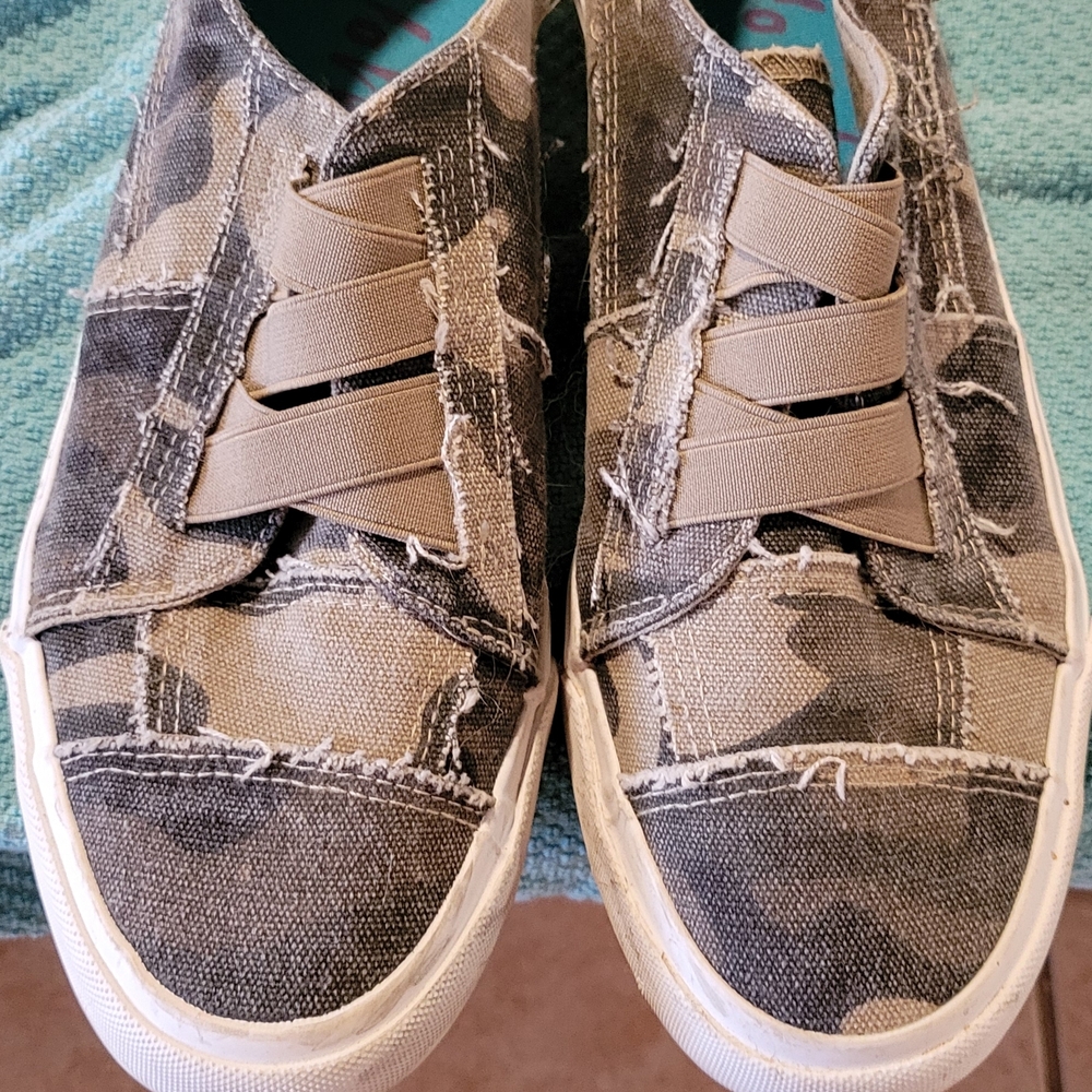 Blowfish Gray and Tan Slip-On Shoes